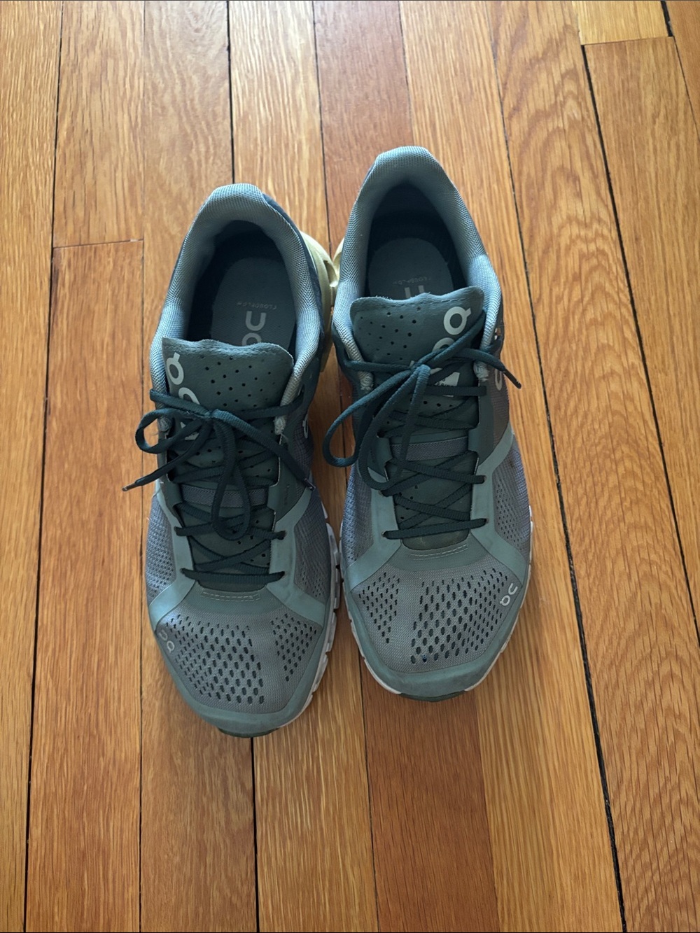 On Cloud Cloudflow running Women's Athletic Sneakers in Sea Limelight